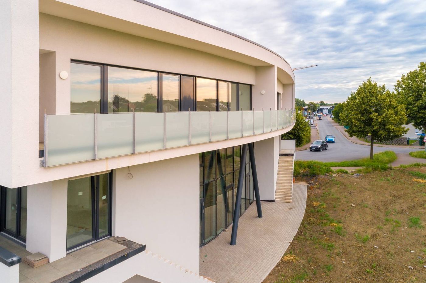 Kurzzeitpflege Bergkamen &mdash; Au&szlig;enansicht mit umlaufendem Balkon